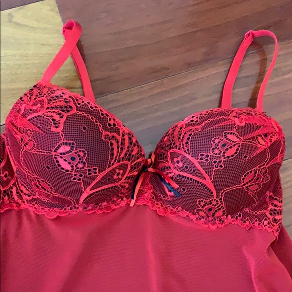 Sexy red lingerie - Picture 2 of 5